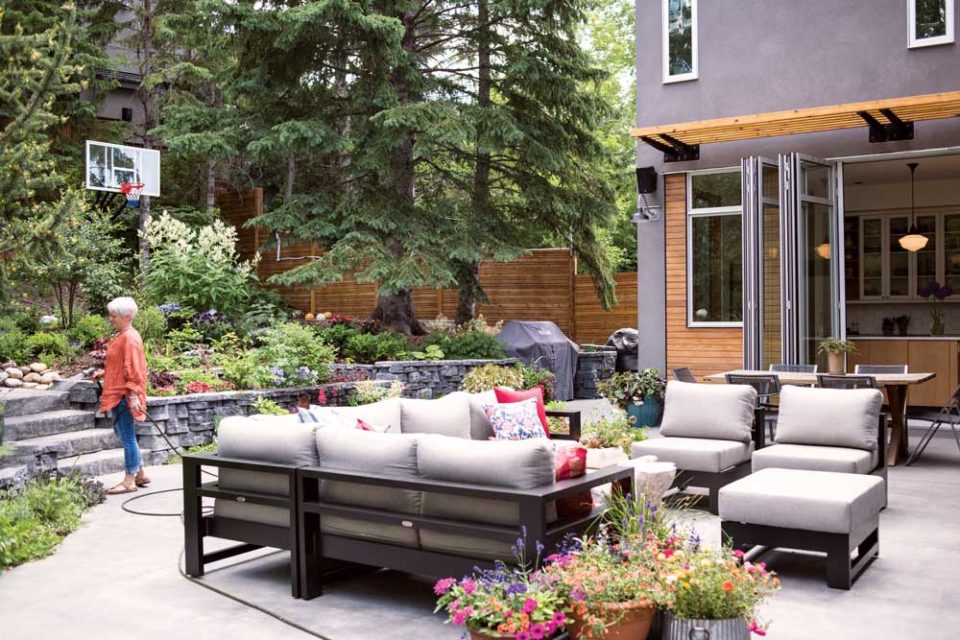 Inside a Home With Soaring Ceilings, Retractable Walls and an