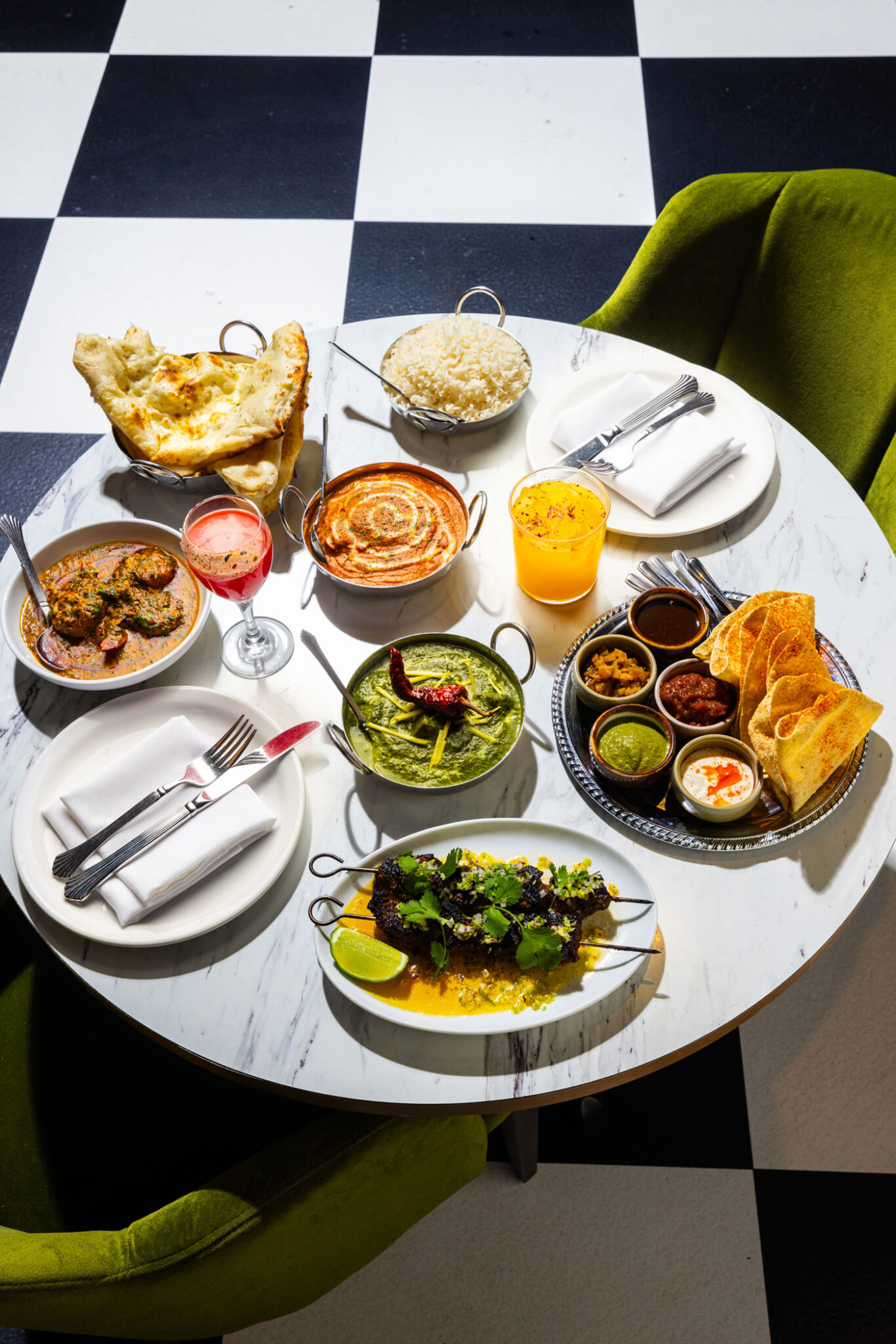 Zarrein’s prawns, Murgh Makhani, palak paneer, beef boti kebab, assorted chutneys served with papadums.