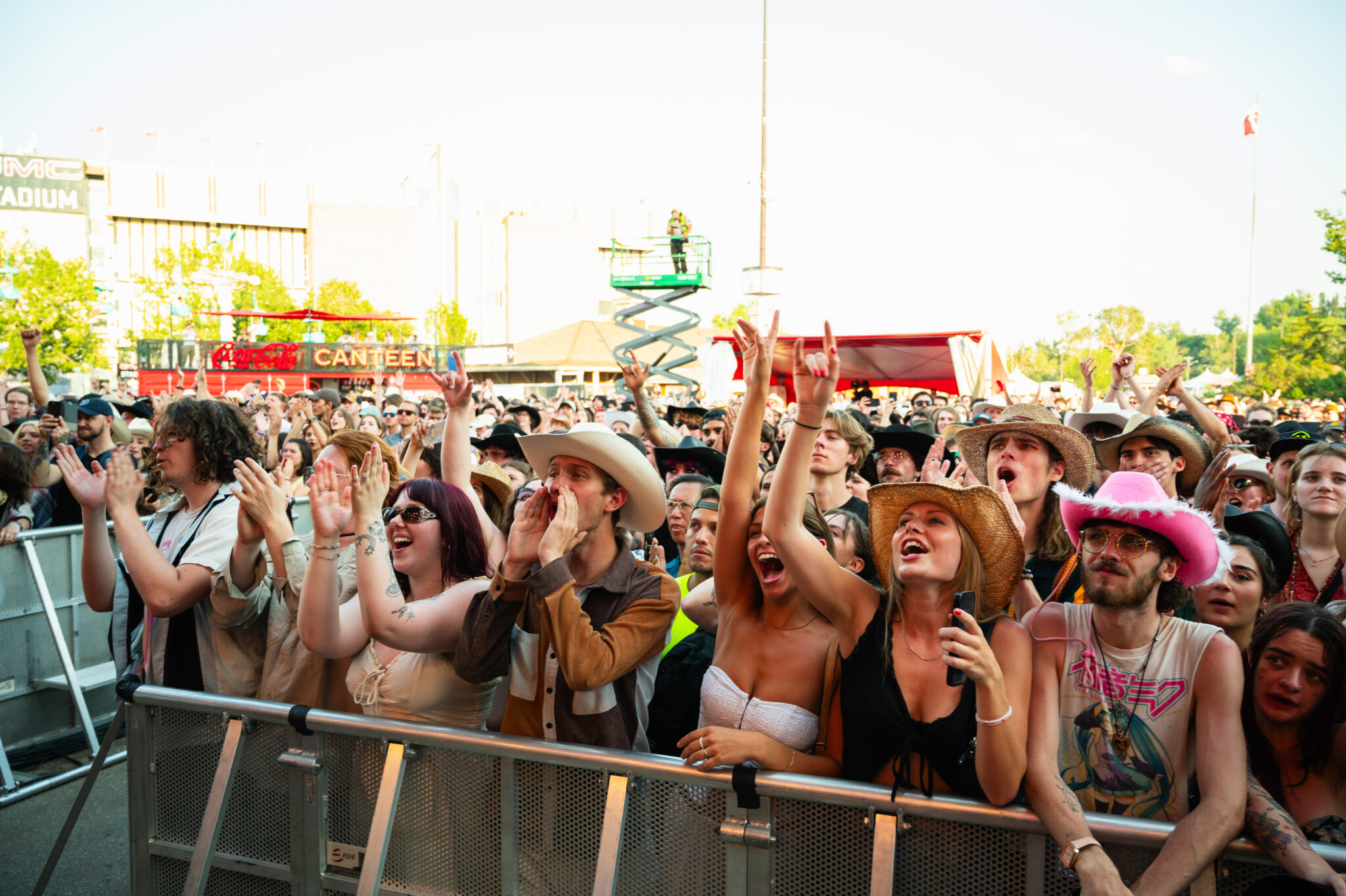 The World's Best Festivals: Calgary Stampede, South by Southwest, Awa (中古品) Plan Ahead: Tips for 3 Summer Festivals in Calgary - Avenue Calgary