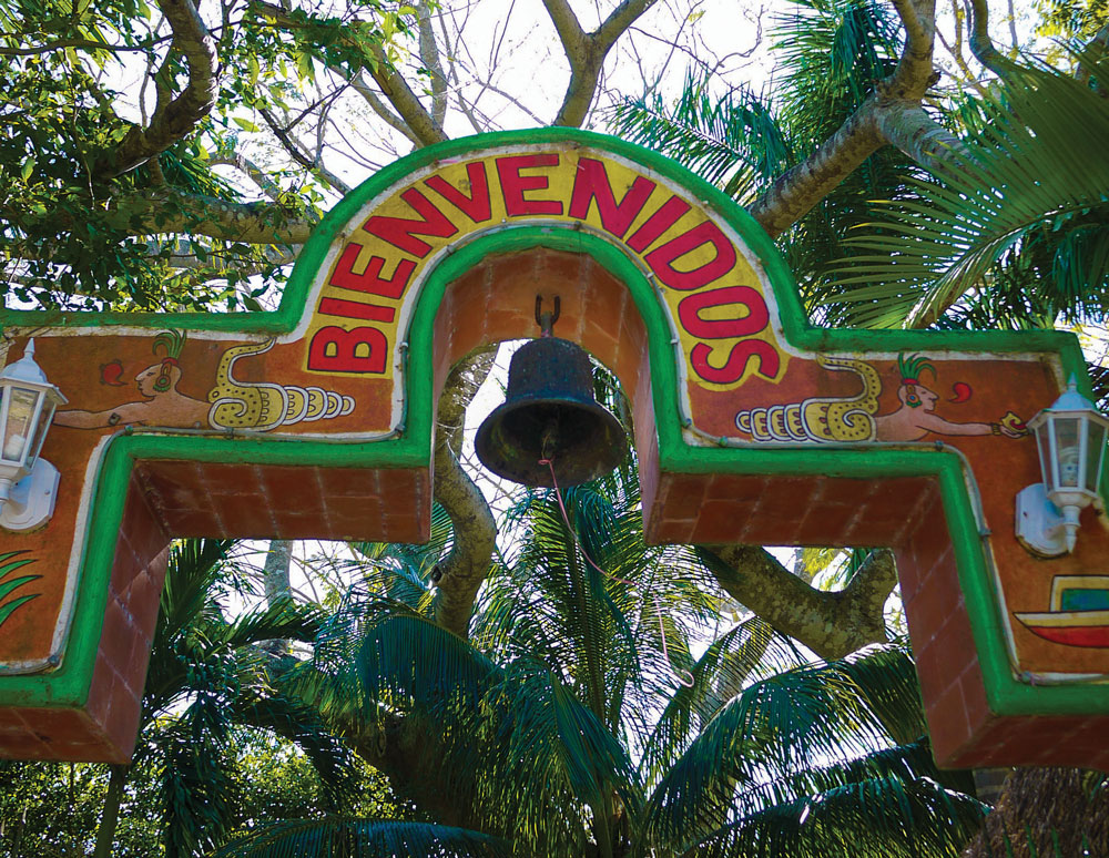 A welcome sign in Bacalar.