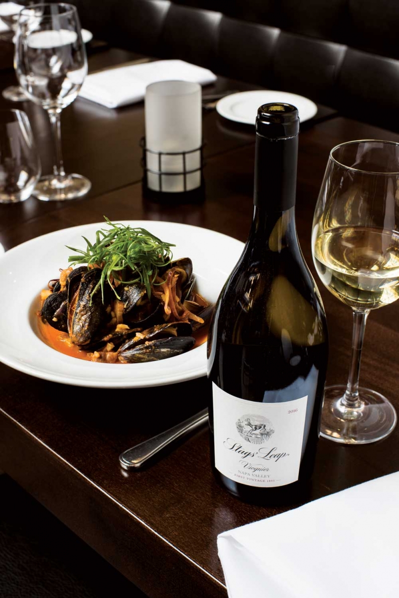 Stags’ Leap viognier and mussels at Murrieta’s Bar and Grill.