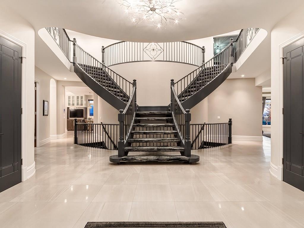 It has a dual-sided grand staircase in the entrance.